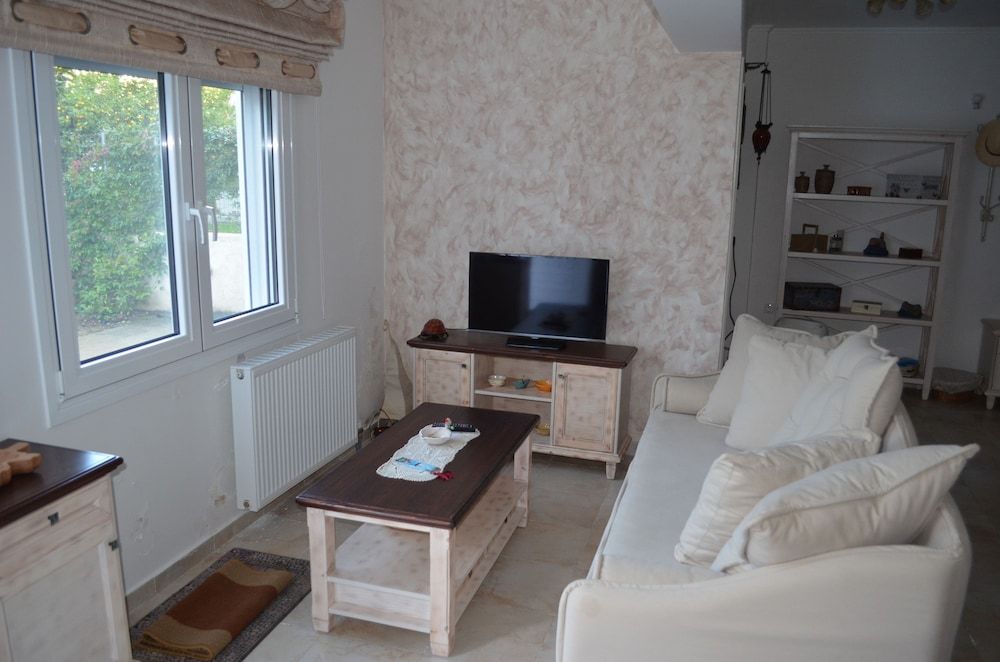 Blue Ark Aigeira Flat & Studio Romantic Studio, Garden View 17