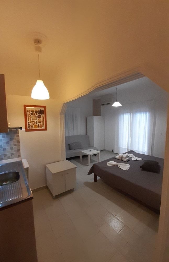 Giota Rooms Basic Triple Room 2