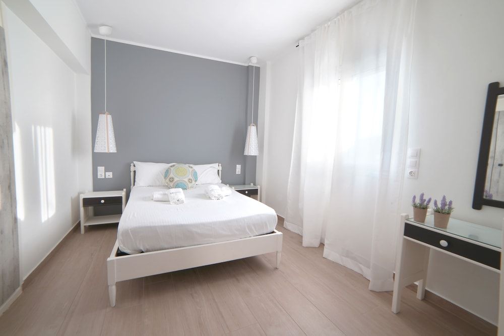 Deluxe Apartment (111-113)