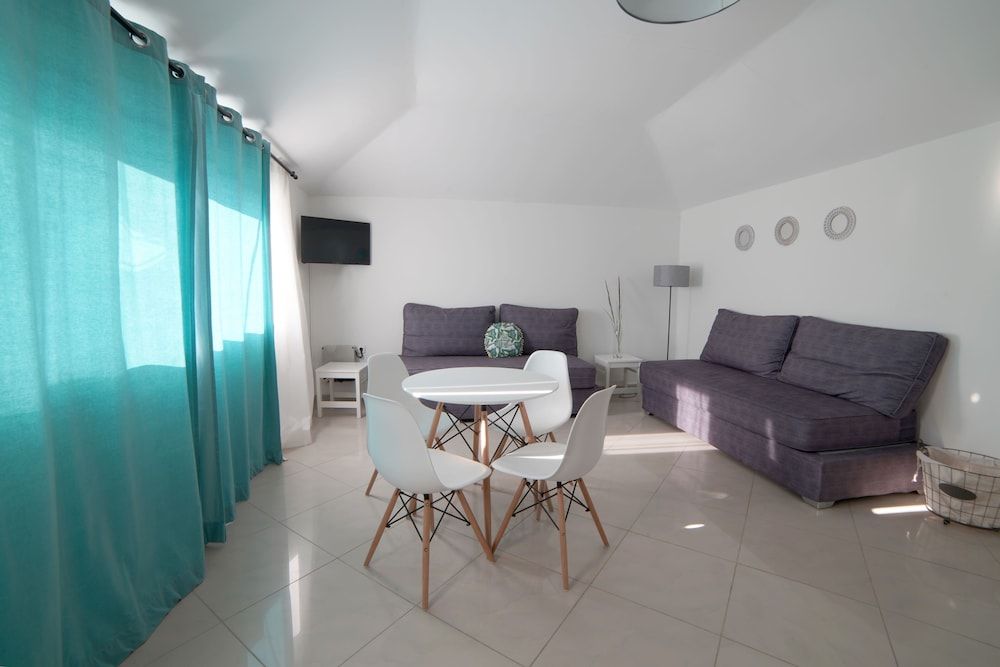 Deluxe Apartment (11-13)