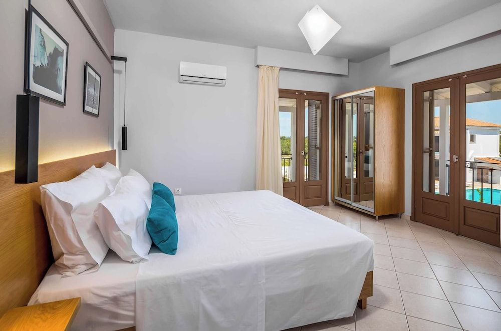 Villa (4 Bedrooms)
