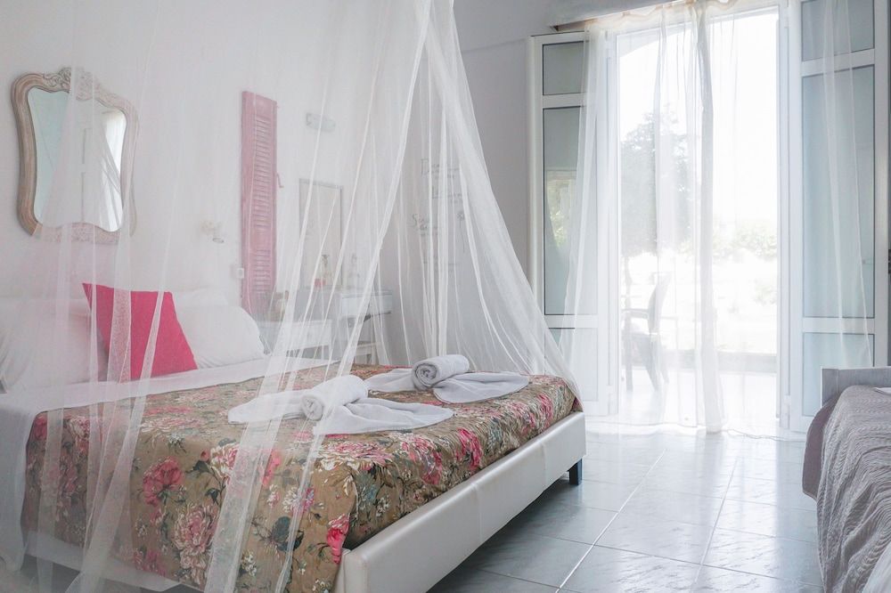 Double Room, Partial Sea View, Ground Floor