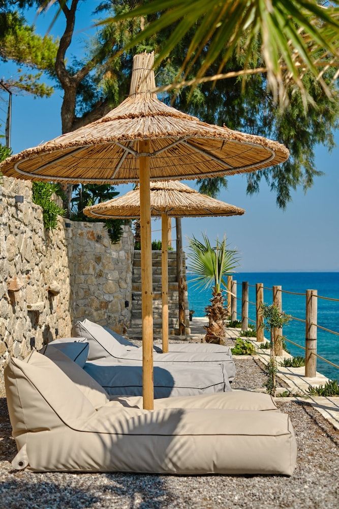 Waterfront Villa with Jetted Tub