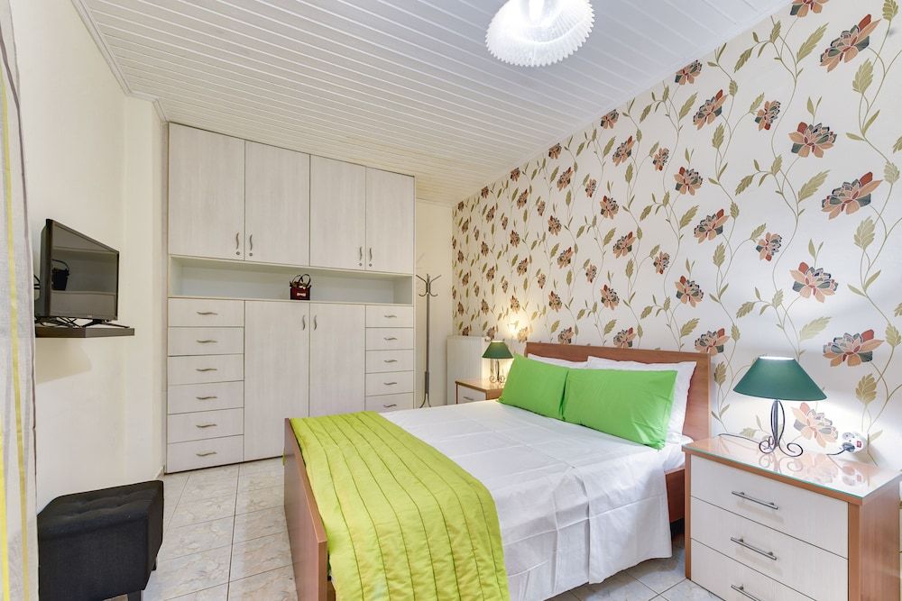Apartment (Ina)