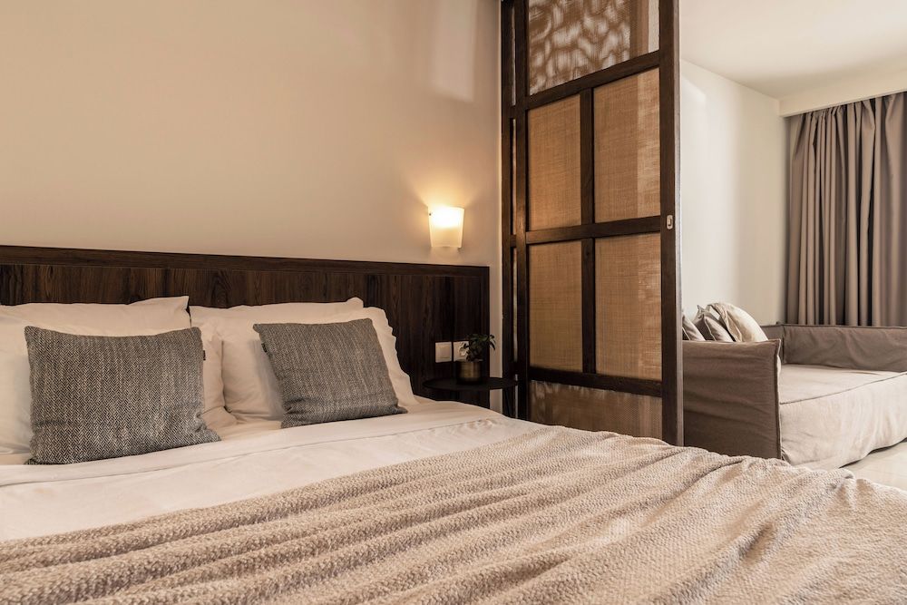 Deluxe One Bedroom Suite with Sharing Pool