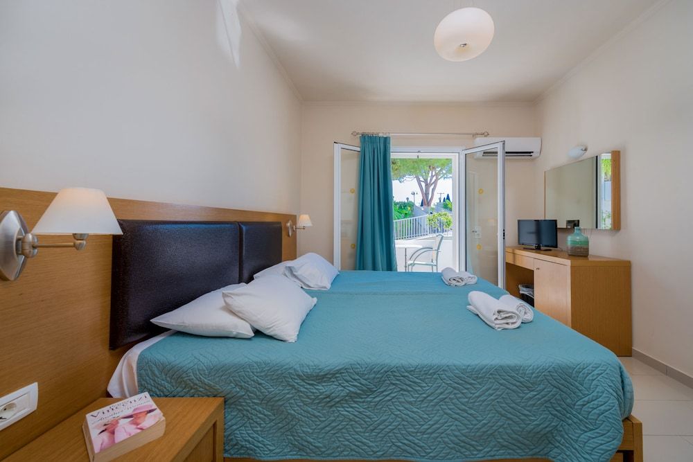 Superior Triple Room, Garden View, Garden Area