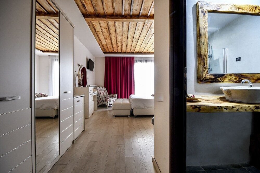 Archontiko Liamas Deluxe Suite 5