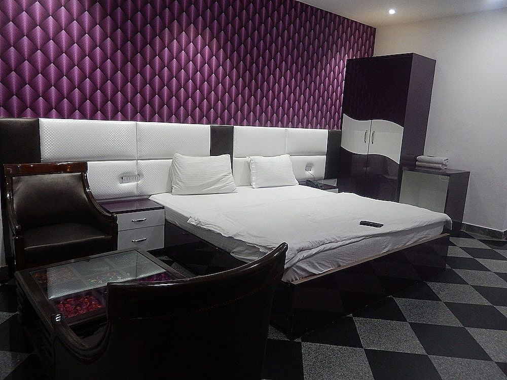 OYO 7845 Hotel Orchid Garden Deluxe Double Room 10