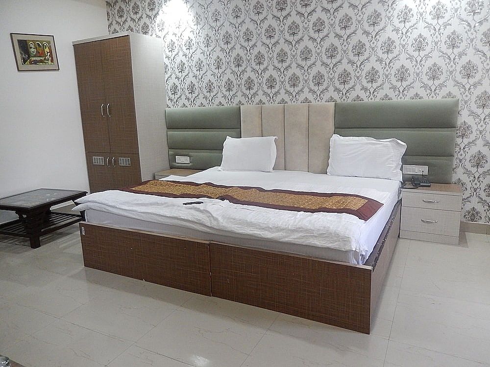 OYO 7845 Hotel Orchid Garden Deluxe Double Room 11