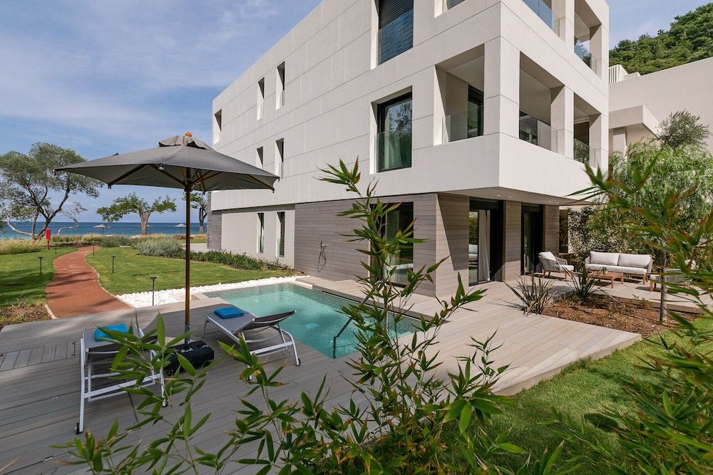 Deluxe Family Suite Private Pool