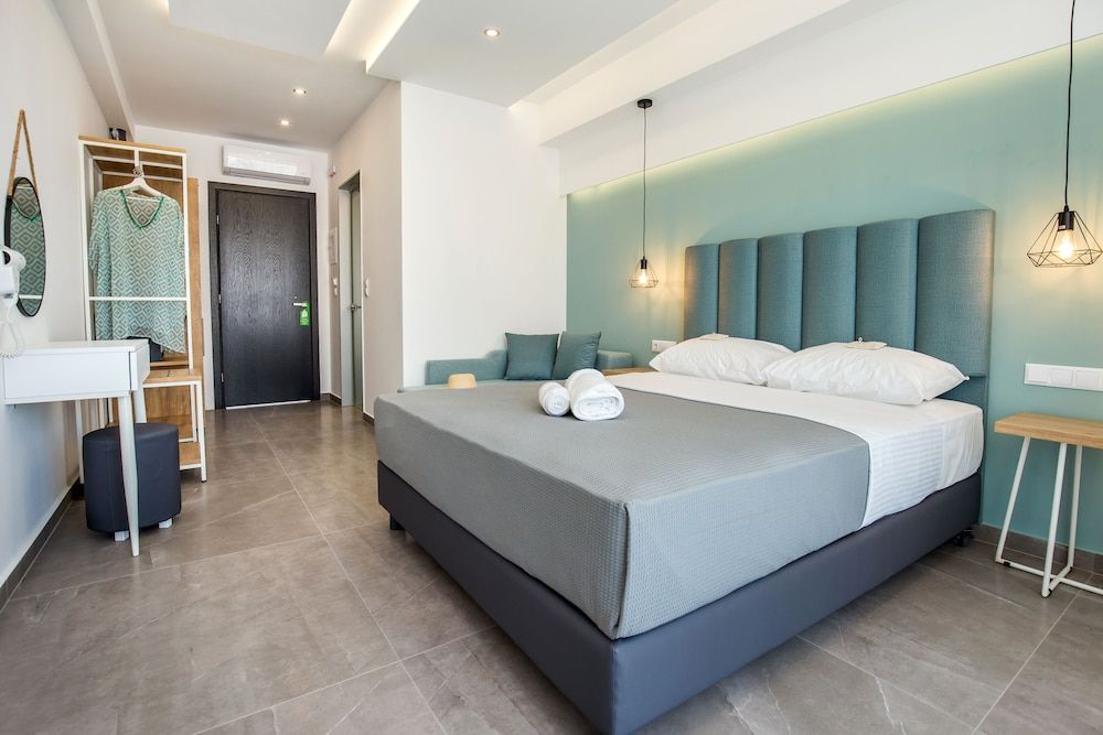 Deluxe Triple Room (Semi Basement)