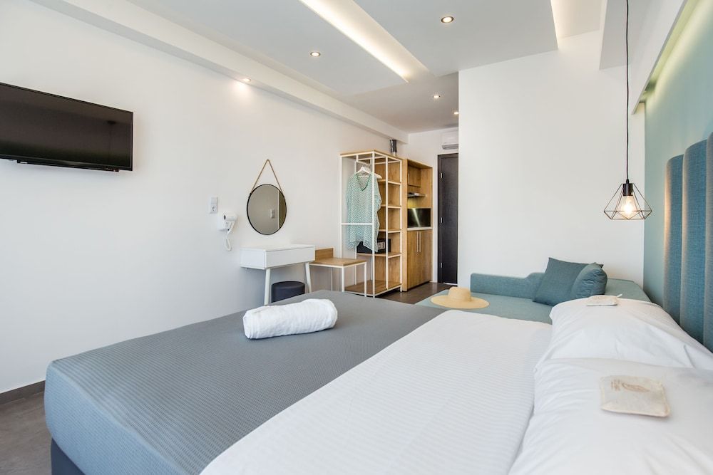 Deluxe Triple Room (Semi Basement)