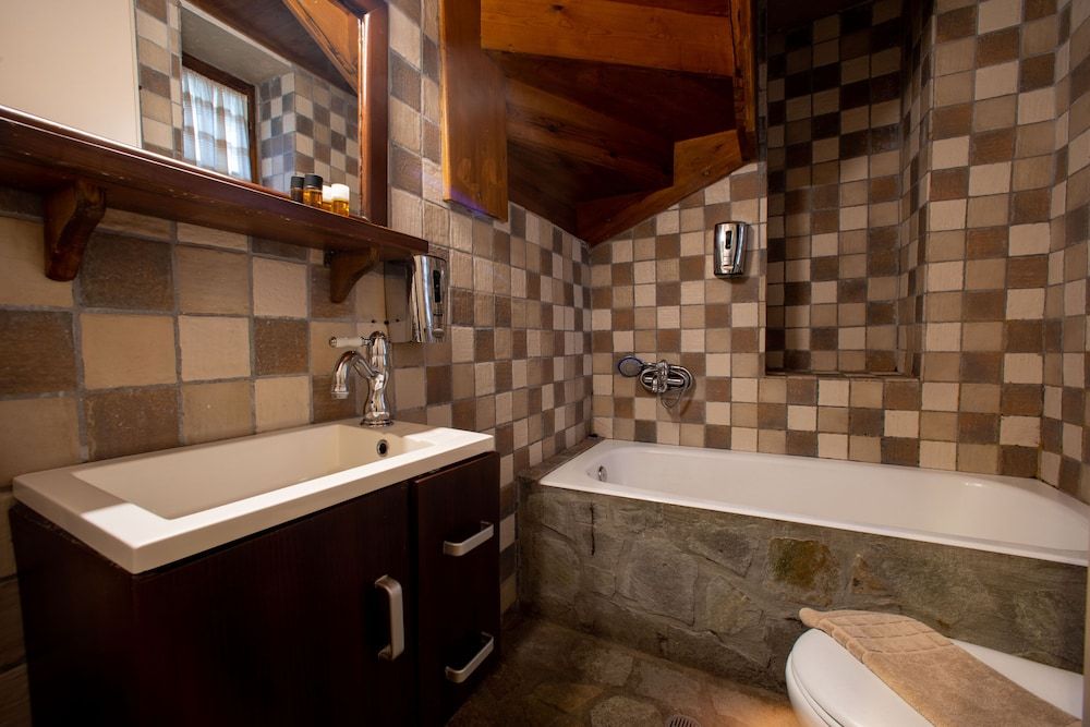 Gefyri Hotel Family Room 9