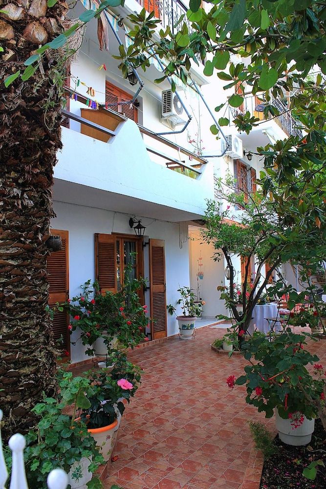 Vaya Zorba Studios