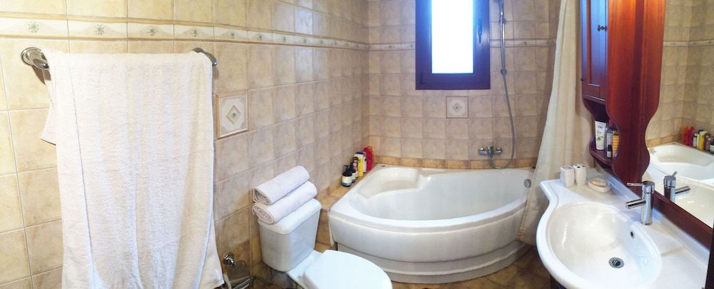 Villa Bella Loukisia Family Villa, Multiple Beds, Sea View, Beachside 15