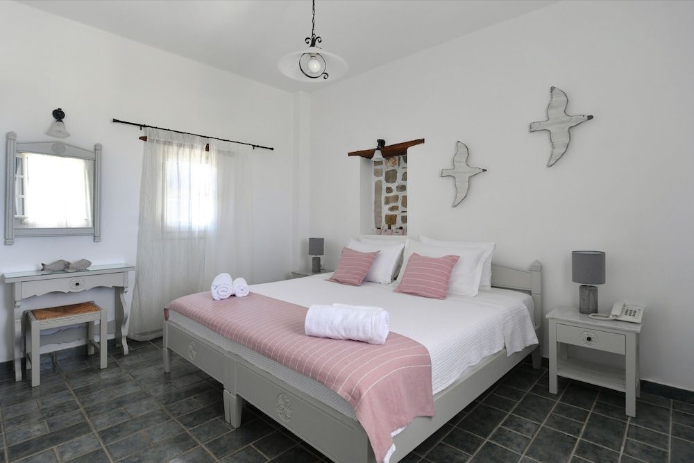 Studio (3 Adults)