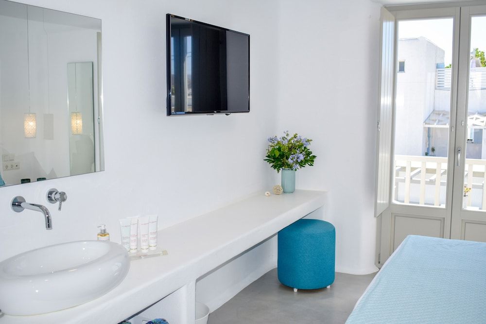Deluxe Room, Patio, Pool View