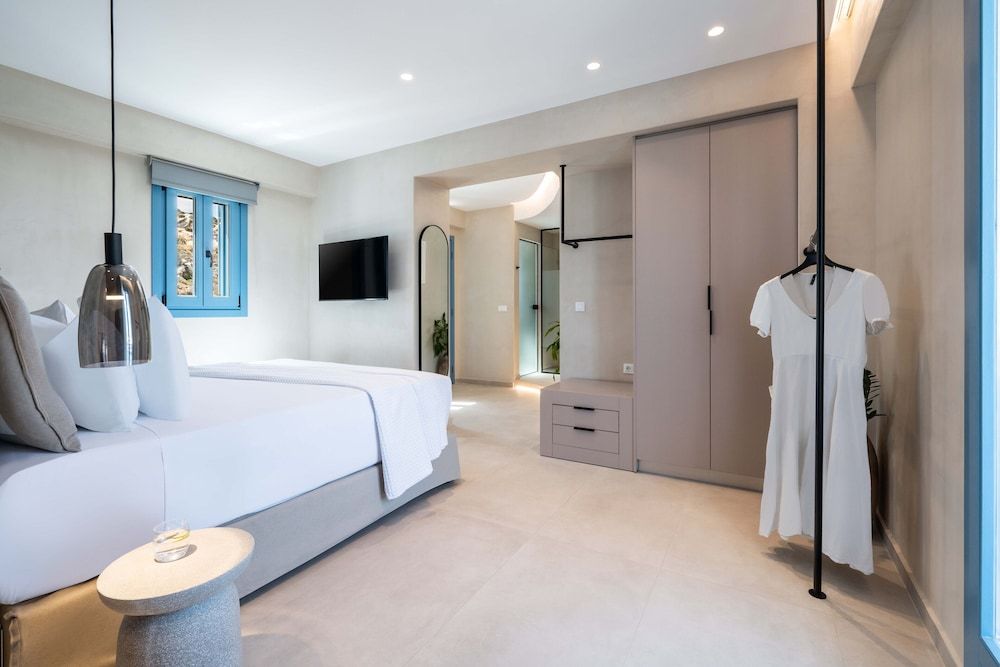 Honeymoon Suite with Plunge Pool & Sea View