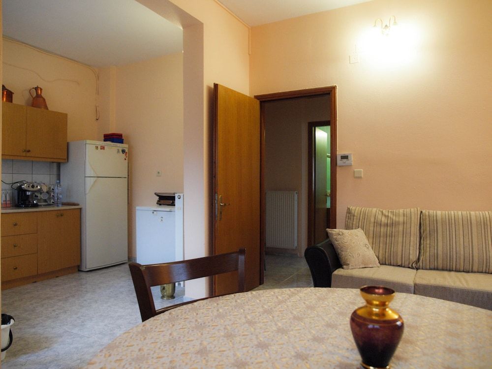 Charming Trikala Apartment With Garden & Central Heating