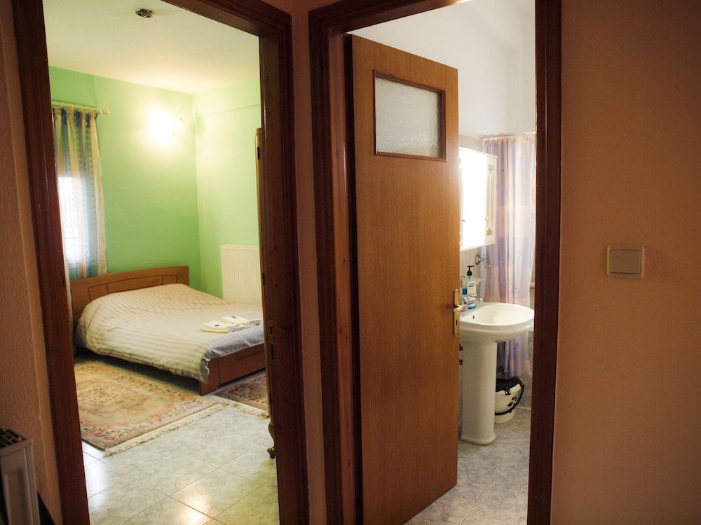 Charming Trikala Apartment With Garden & Central Heating Apartment, 1 Bedroom, Accessible, Garden View 2