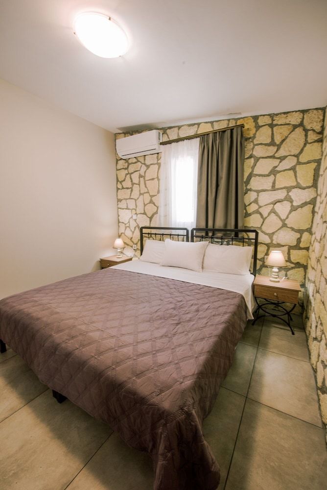 Acrocorinth Apartments Traditional Apartment 6, 2 Bedrooms 4