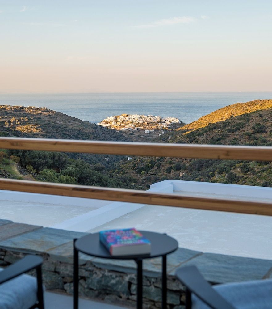 Luxury One Bedroom Suite with Sea View
