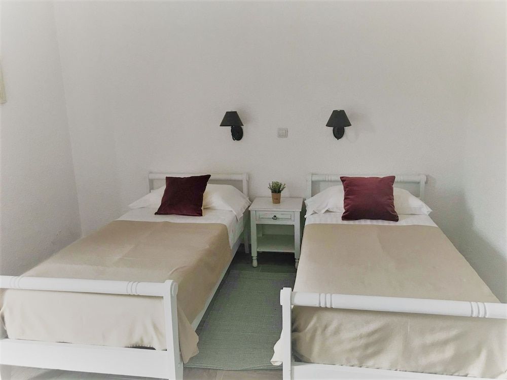 Elounda George Studios