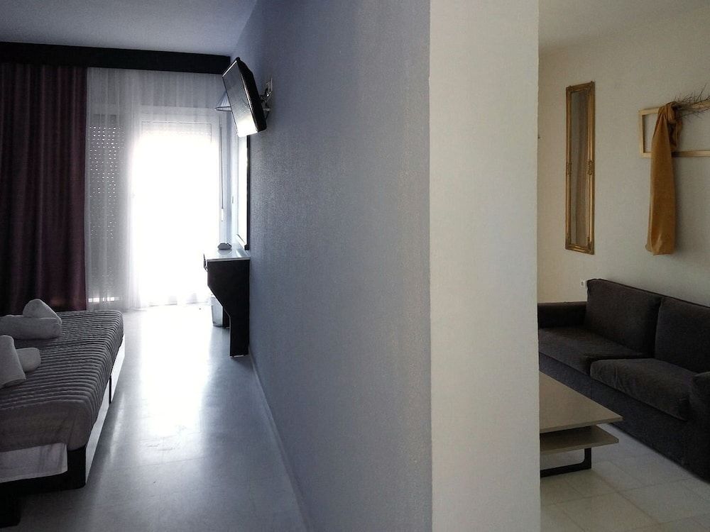 Family Room (2 spaces)