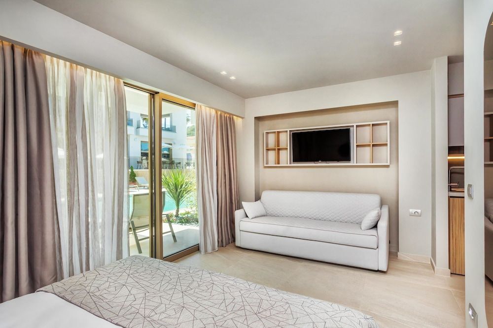 Pefki Deluxe Residences Deluxe Studio, Pool View