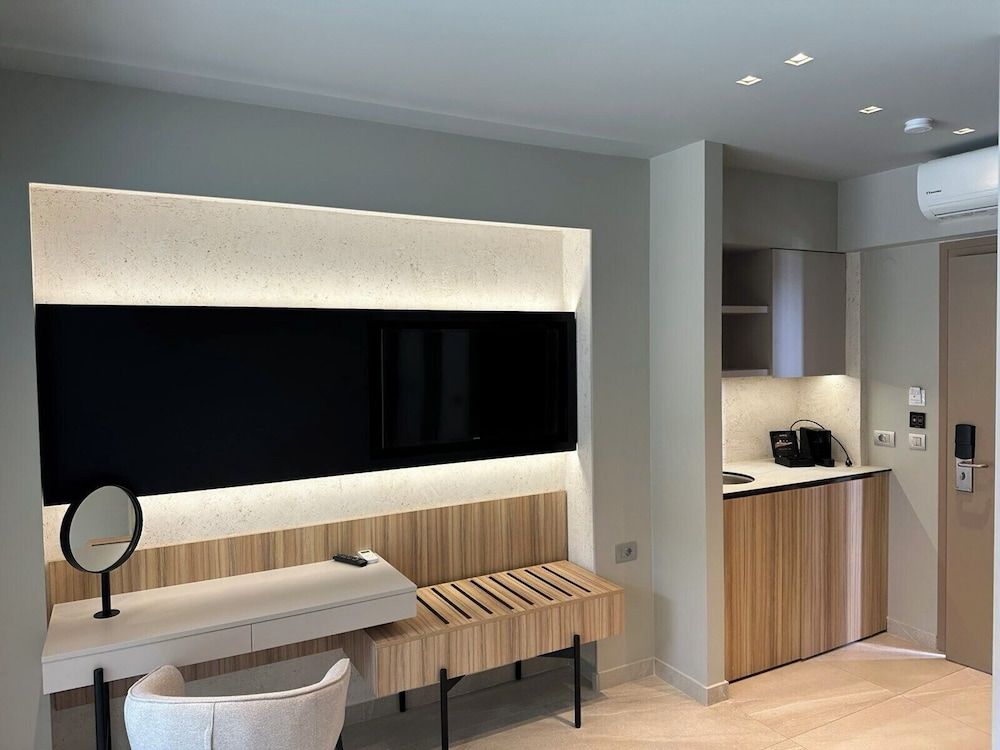 Pefki Deluxe Residences Premium Studio, Pool View 5