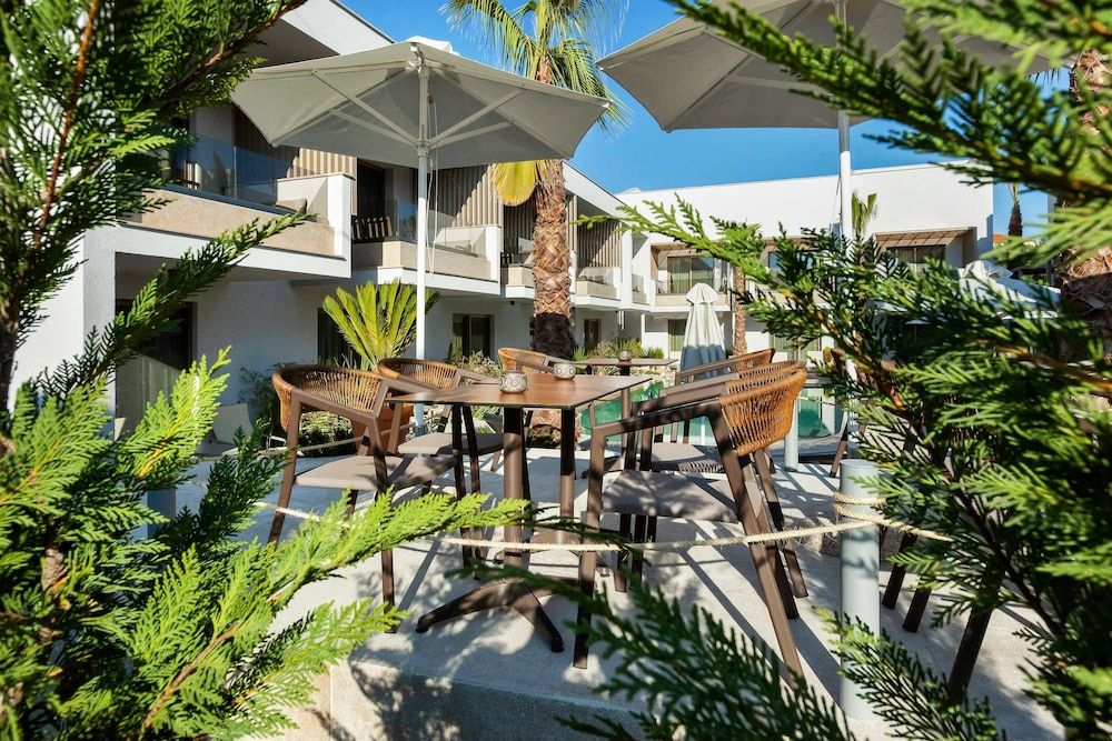 Pool Side Bar