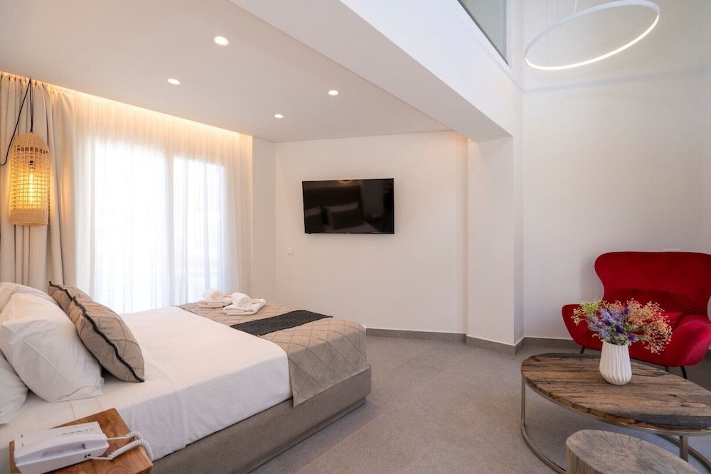 Executive Maisonette with Terrace Pool View