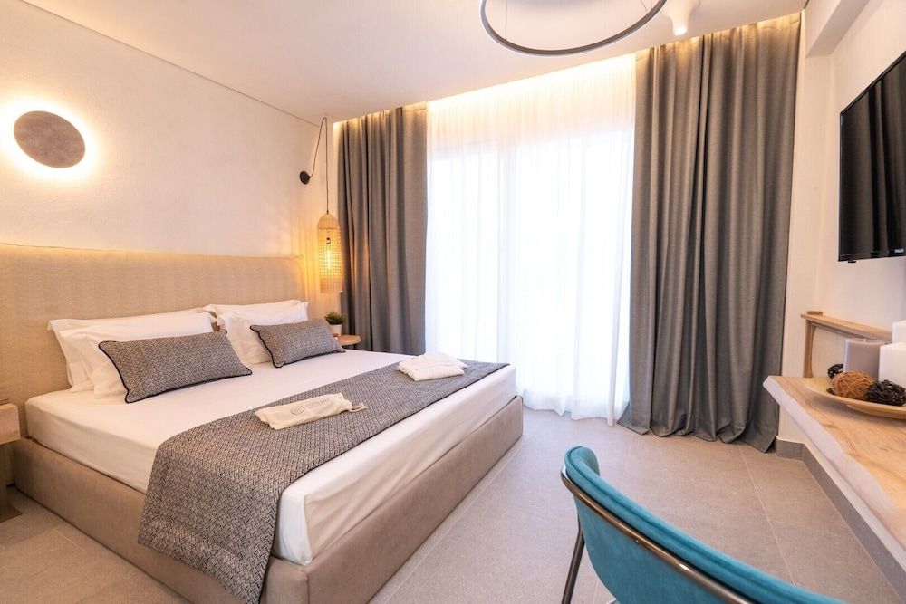Deluxe Room, Balcony, Pool View