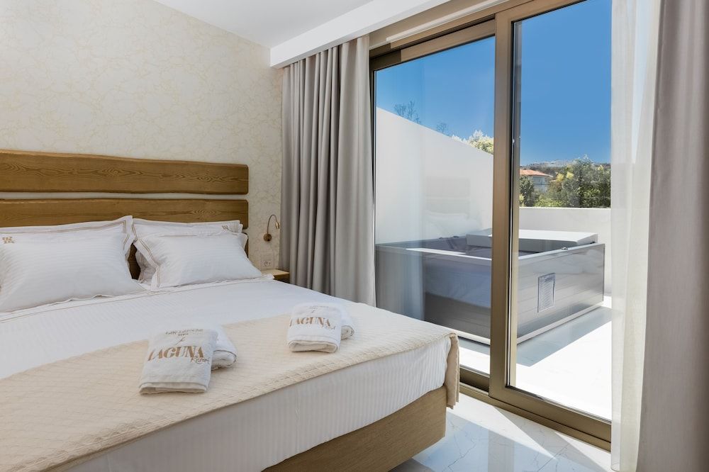 Laguna Resort Executive Suite, Partial Sea View 6