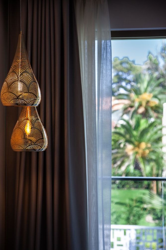 Laguna Resort Deluxe Suite, Garden View 9