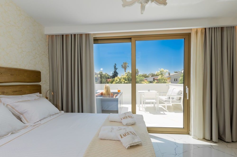 Laguna Resort Junior Suite, Sea View (2 Adults+2 children) 3