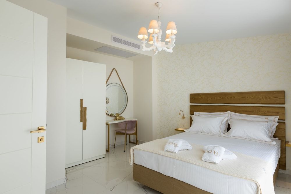 Laguna Resort Executive Suite, Partial Sea View 2