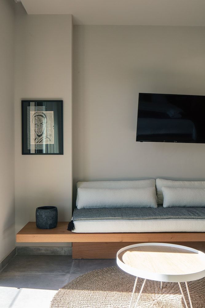 Chapter 02 Gallery Suites Junior Studio Suite 28