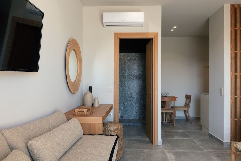 Chapter 02 Gallery Suites Junior Studio Suite 25