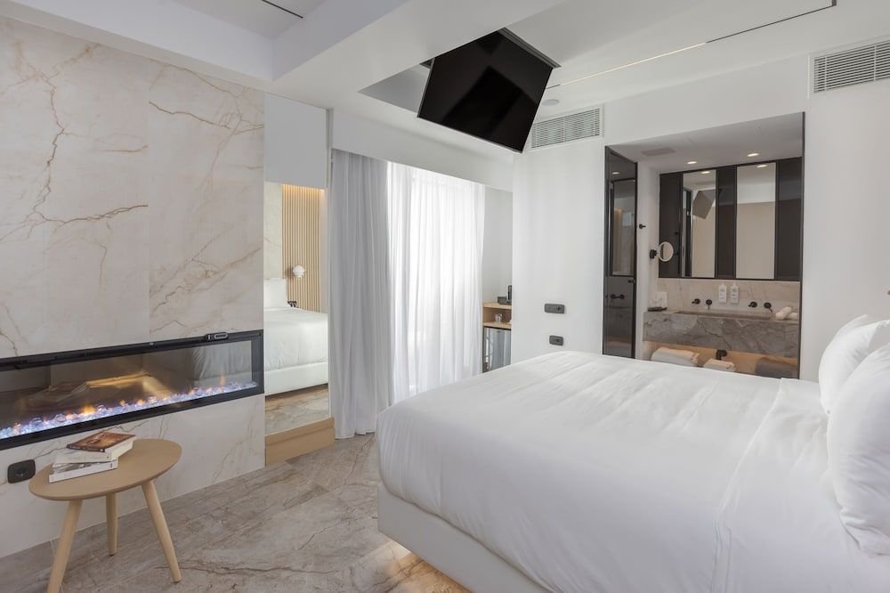 Luxury Suite with Plunge Pool