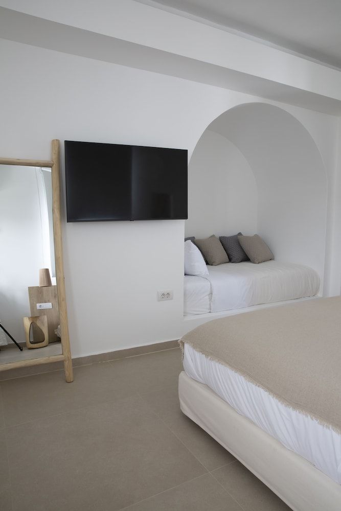 Luxury Triple Room, Balcony, Partial Ocean View