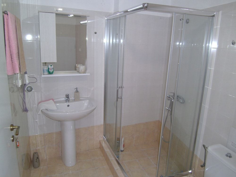 Zanart maisonette House, 2 Bedrooms, Smoking 9