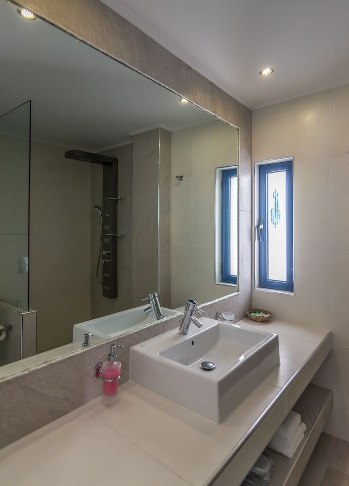 Niki Savvas Studio & Suites Suite, Jetted Tub, Sea View 10