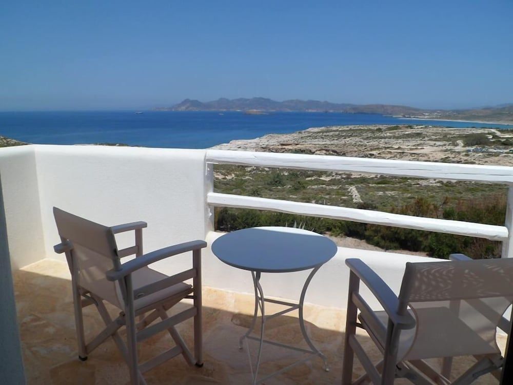 Sarakiniko View Studios Double Room, Sea View 7