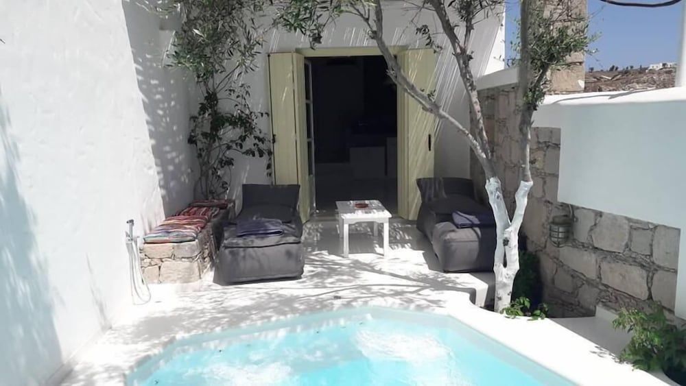 undefined Thalassitra Private Pool Suites & Spa