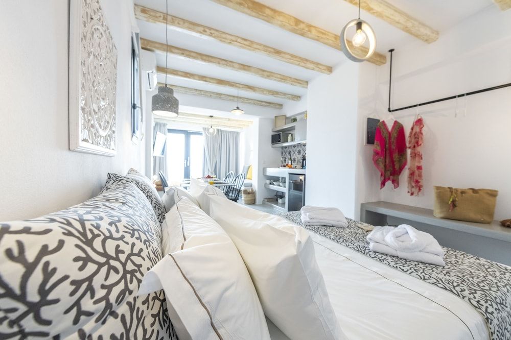 undefined Aelia Suites Milos 2