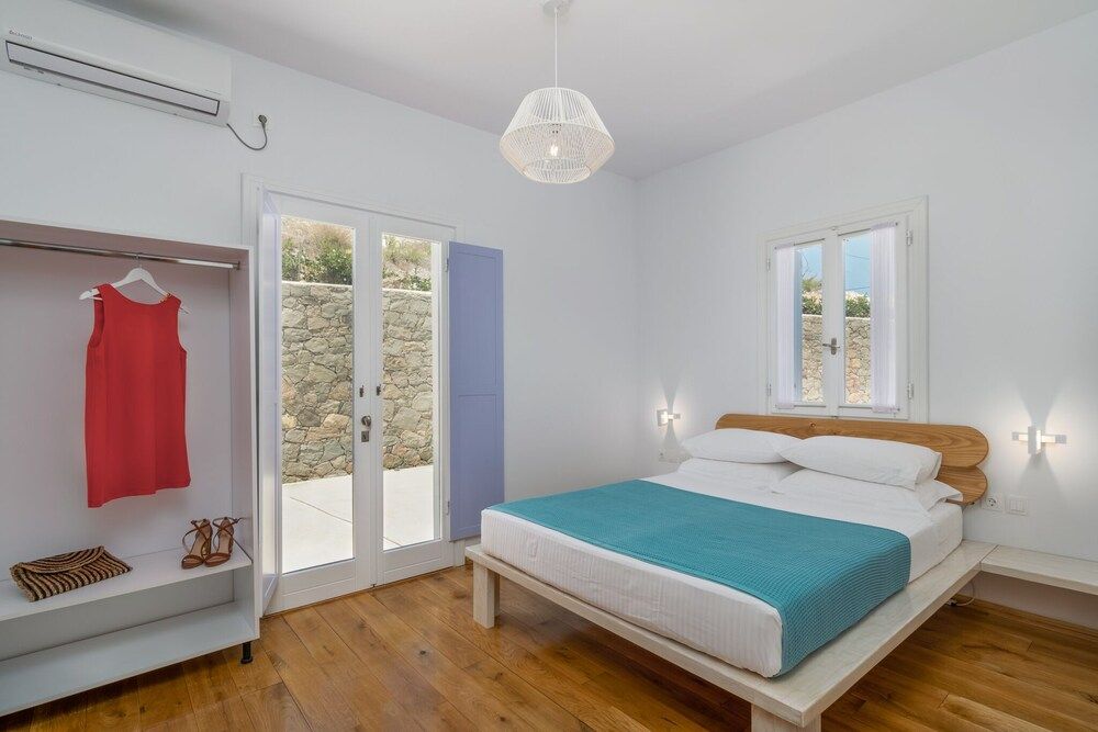 Milesian Suites Standard Suite, Jetted Tub, Sea View 5