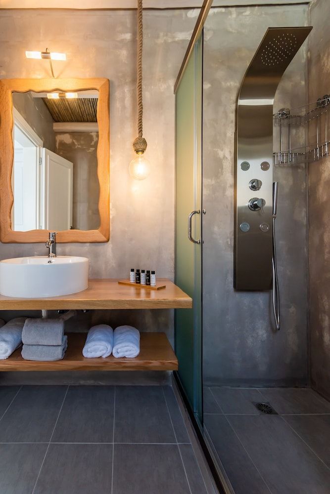 Milesian Suites Suite, Jetted Tub, Sea View 5