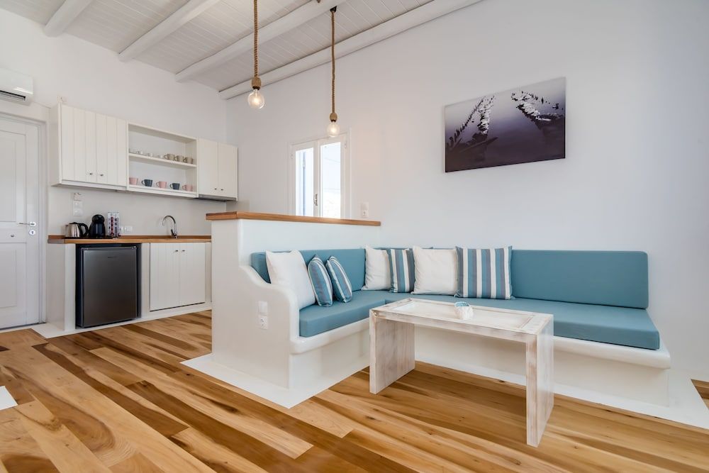 Milesian Suites Suite, Jetted Tub, Sea View 9