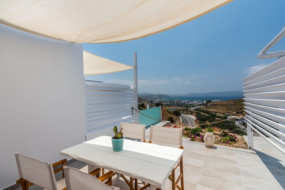 Milesian Suites Standard Suite, Jetted Tub, Sea View 6